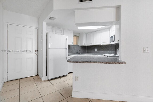 Building Photo - 8225 Lake Dr