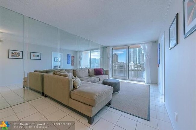 Building Photo - 121 Golden Isles Dr