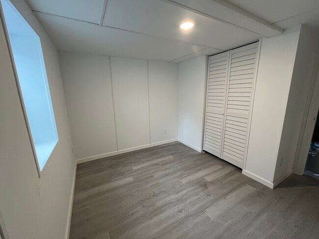 Building Photo - 430 Ironton St NE