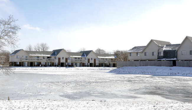 Building Photo - Lake Camelot Apartments