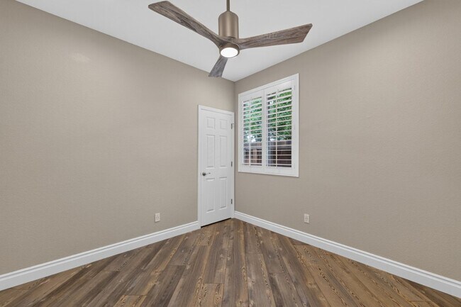 Building Photo - 1647 Gateway Dr