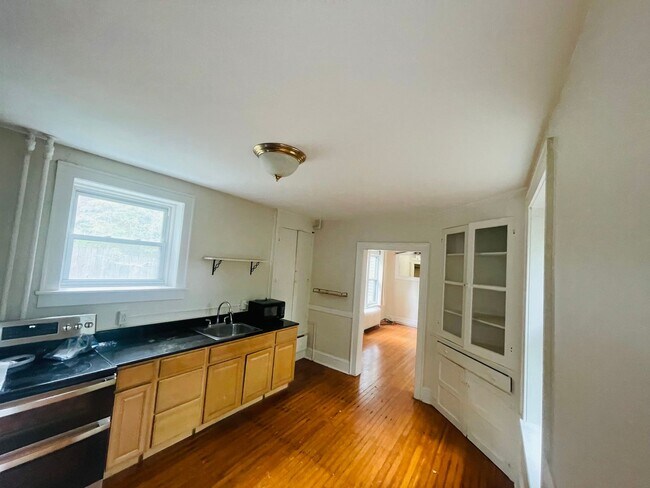 Building Photo - 306 Hudson Ave