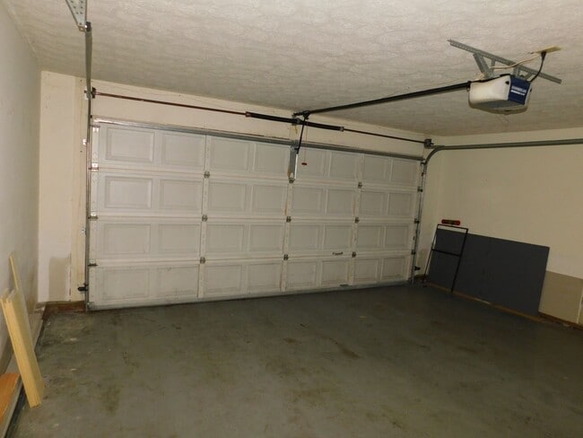 Building Photo - Located in the Heart of Havelock!