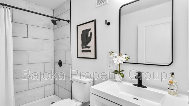 Building Photo - 4434 Trumbull St