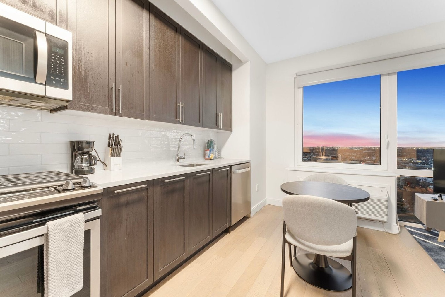 Building Photo - 152-11 89th Ave