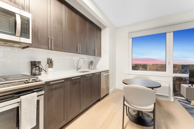 Building Photo - 152-11 89th Ave