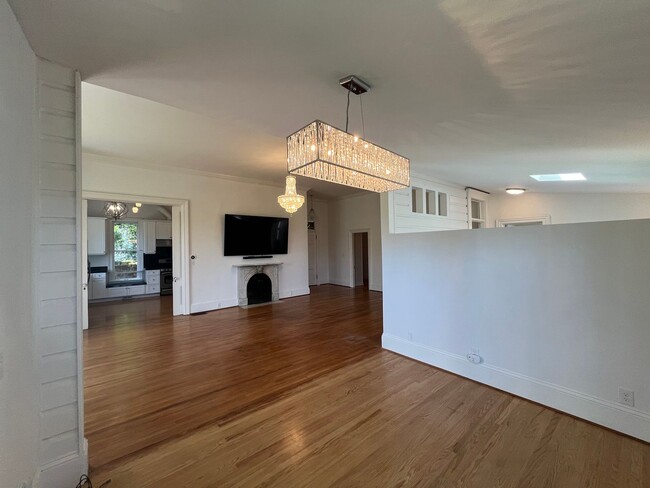 Building Photo - Charming 3 Bed 3.5 Bath home in Southwest ...