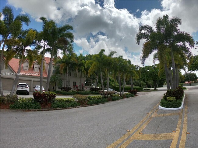 Building Photo - 5800 Coach House Cir