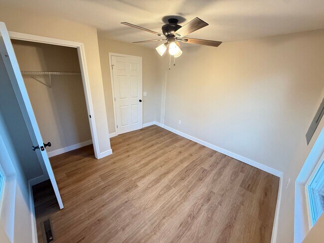 Building Photo - 4 Bed 2 Bath Aurora, MO