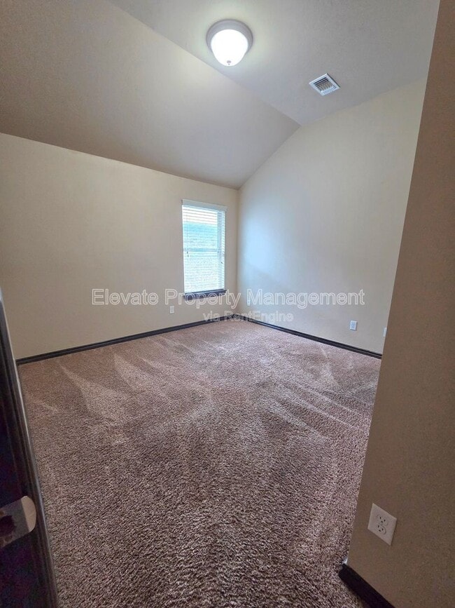 Building Photo - 2301 Starwood Wy