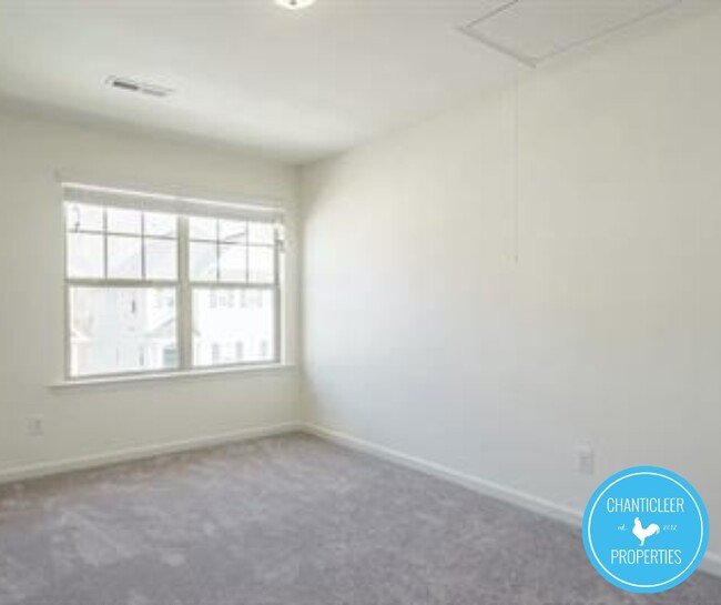 Building Photo - 5830 Crestlawn Ct