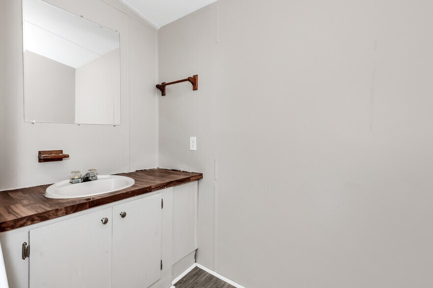 Building Photo - 2303 Highway 20