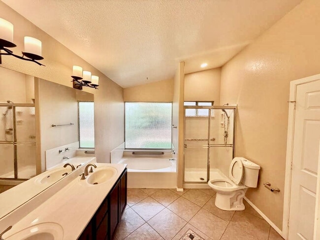 Building Photo - 7568 W Kerry Ln