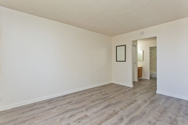Building Photo - Kukui Plaza #D1905 - Downtown Convenience ...