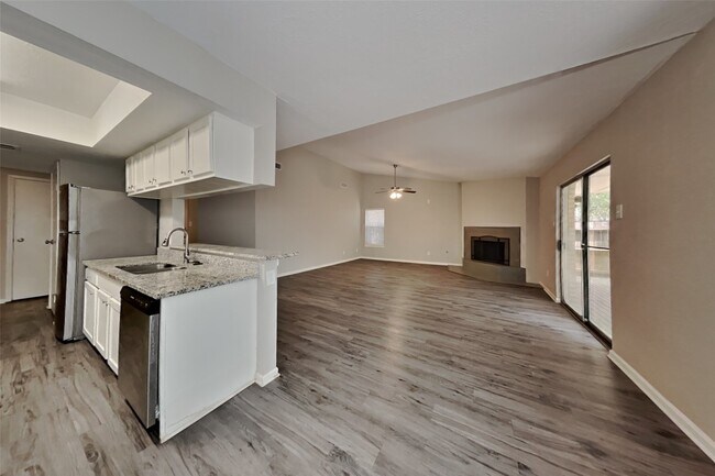 Building Photo - 31 S White Pebble Ct