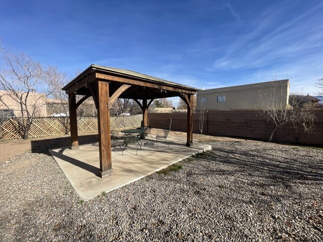 Building Photo - 10538 Olympic St NW