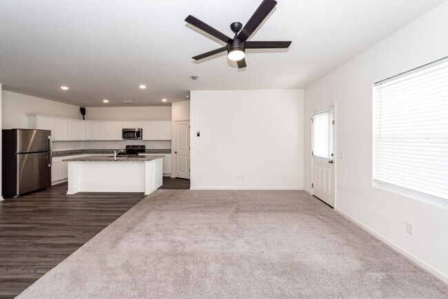 Building Photo - 713 Pisces Ln