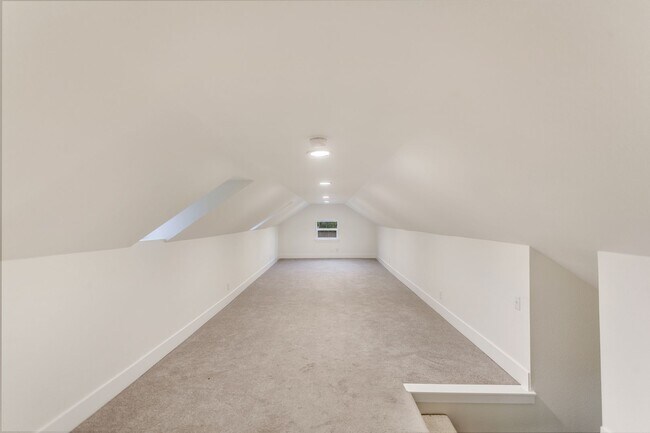 Building Photo - River Access! Spacious 3BD/1.5BA Home + Bonus Room, Office & Huge Shop | $500 Off 1st Month!