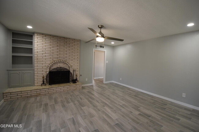 Building Photo - 1624 Vista Real Dr