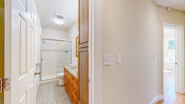 Building Photo - 1627 Clay St