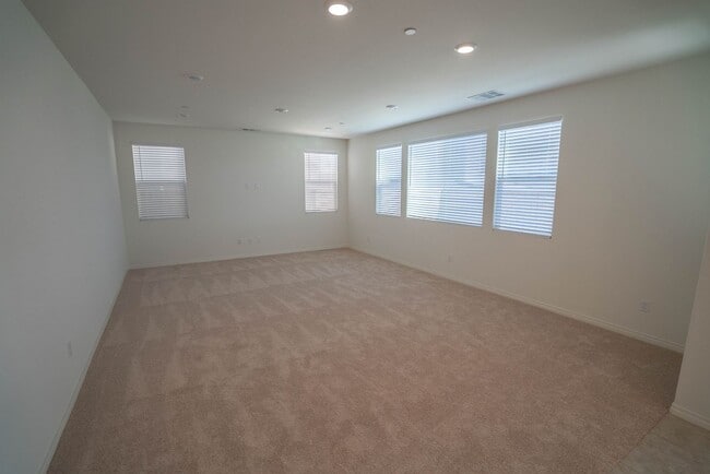 Building Photo - Spacious 4-Bedroom Home with Solar in Vale...