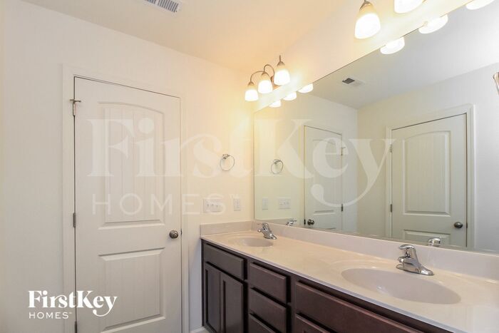 Building Photo - 5704 Beaver Pond Tl