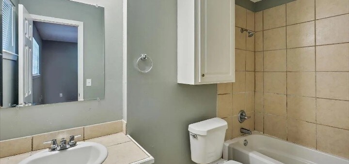 Building Photo - 2128 Thousand Oaks Dr