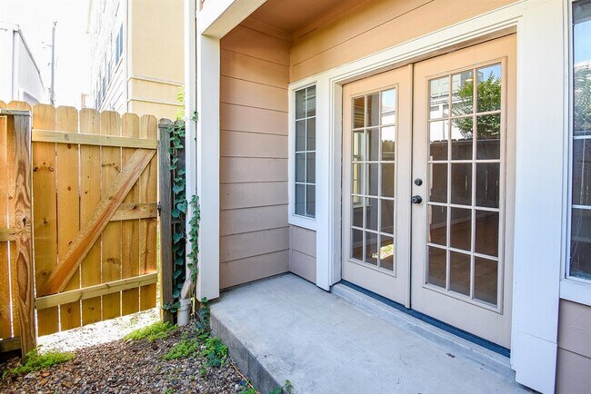 Building Photo - 5615 Winsome Ln