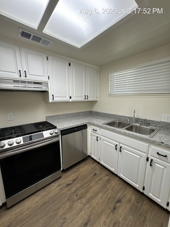Building Photo - 800 Monarch Cir