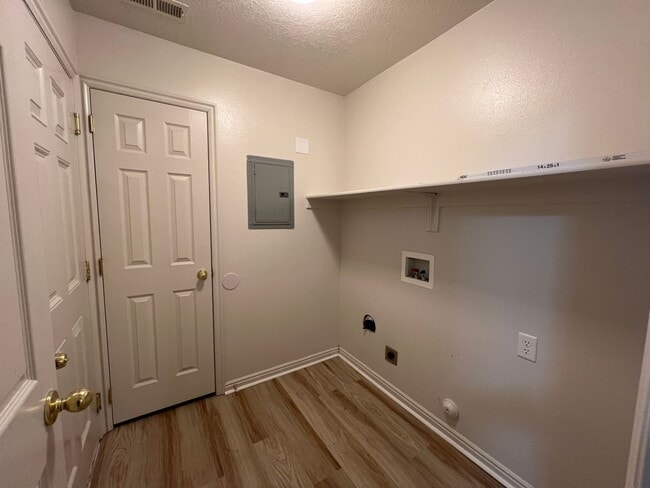 Building Photo - 3 bedroom, 2 bath in Cedar Willows