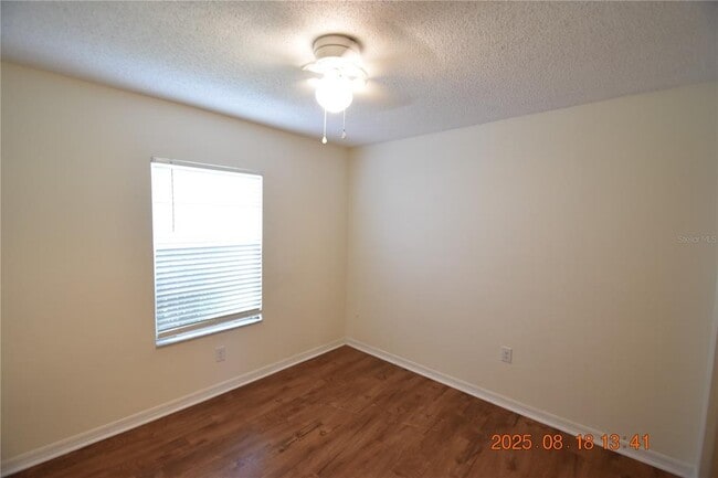 Building Photo - 38927 Carr Dr