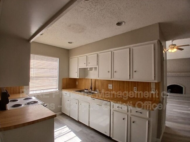 Building Photo - 4029 Brownwood Cir