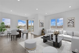 Building Photo - 3415 Rivington
