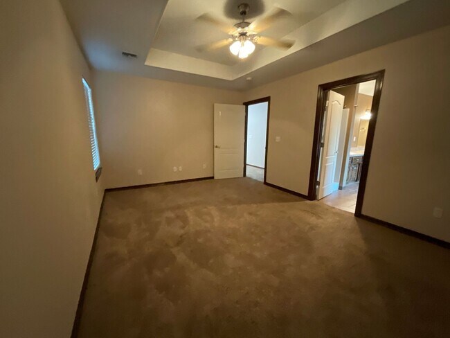 Building Photo - Large 3 Bedroom 2 Bathroom Home W/ Fenced Yard in WEBB CITY MO!!!