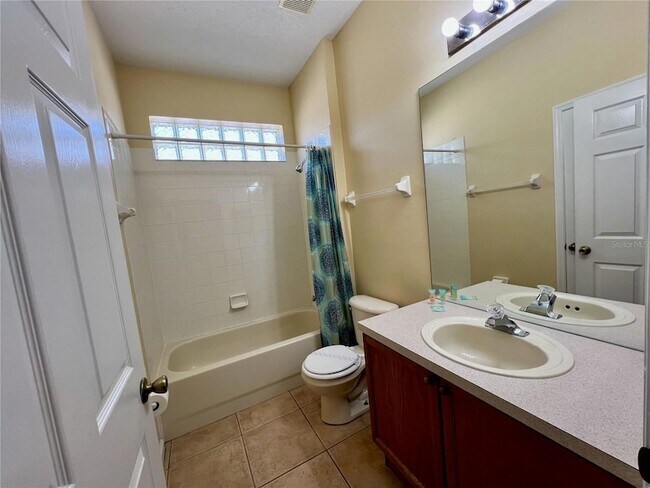 Building Photo - 8127 Fan Palm Way