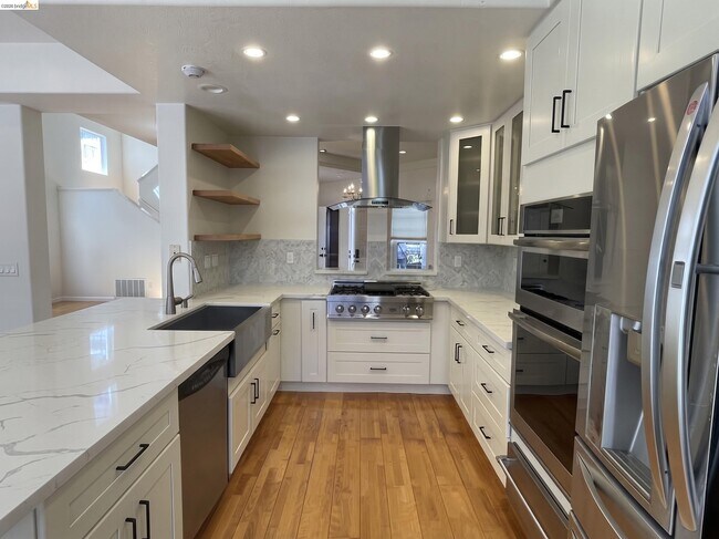 Building Photo - 70 Seabreeze Dr