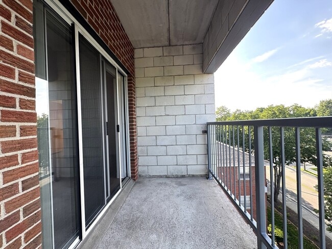 Building Photo - 580 Salem St