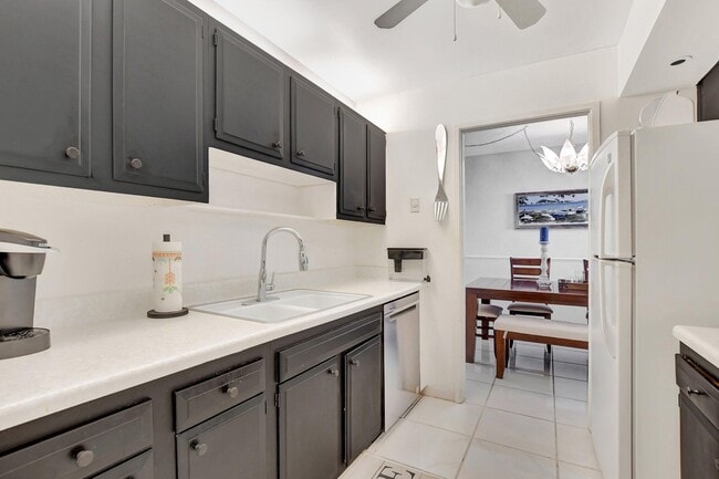 Building Photo - 2121 N Ocean Blvd