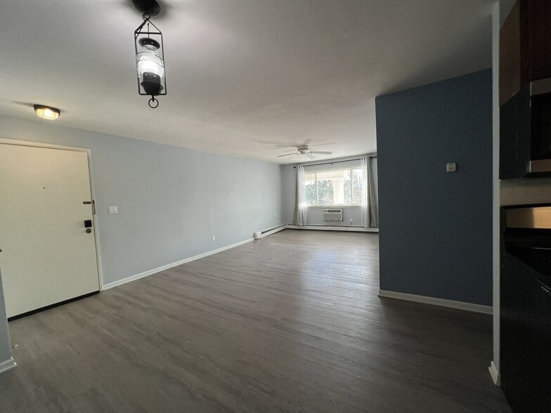 Building Photo - 255 Elmwood Ave