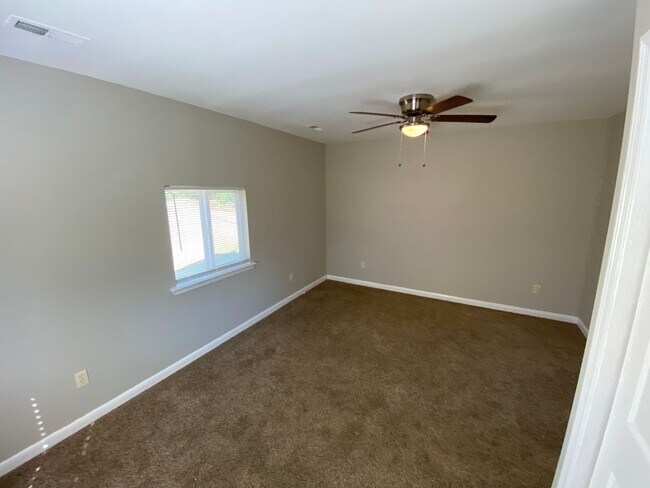 Building Photo - 3BR/2BA House in Hixson - Move in Ready!