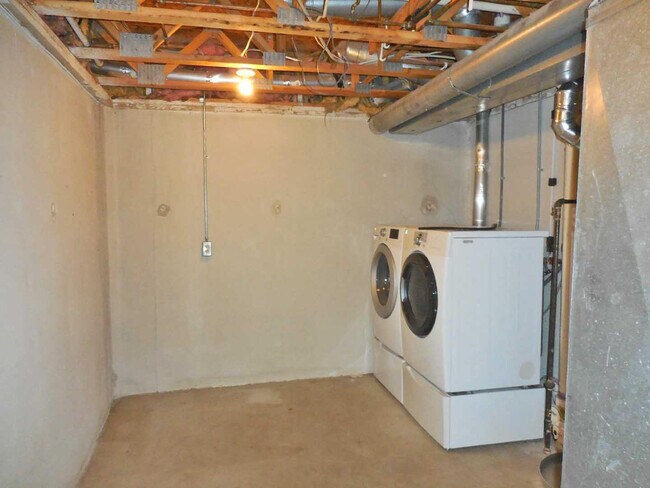 Building Photo - 4314 Hillside Dr