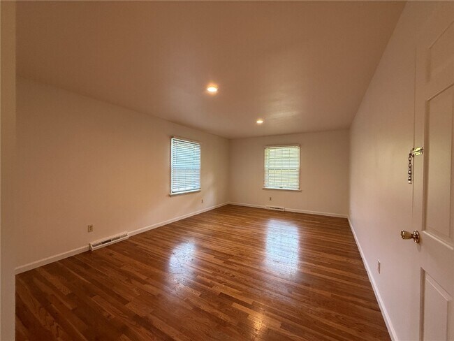 Building Photo - 1133 Westmoor Pl