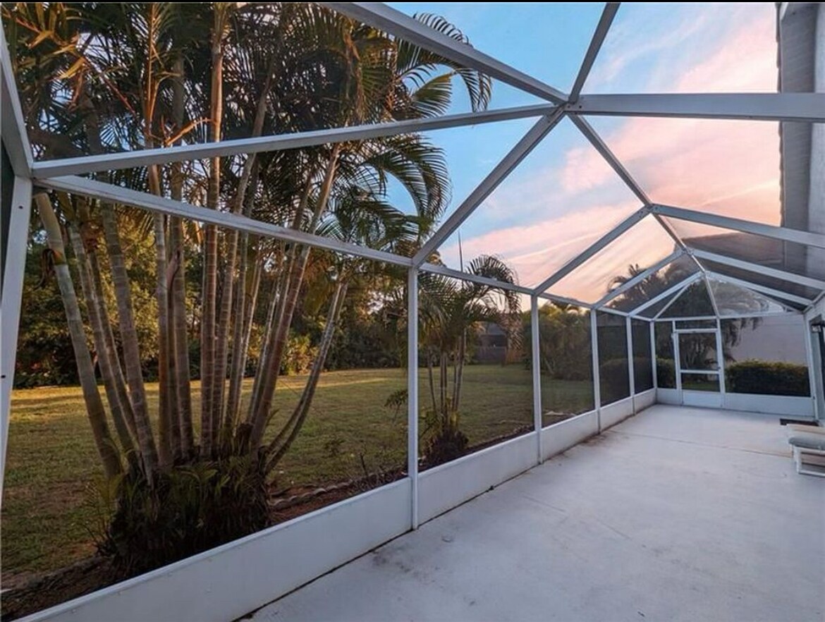 Full concrete width screened in rear patio - 562 SW Saint Martins Cv