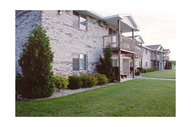 Building Photo - STURGEON BAY APARTMENTS