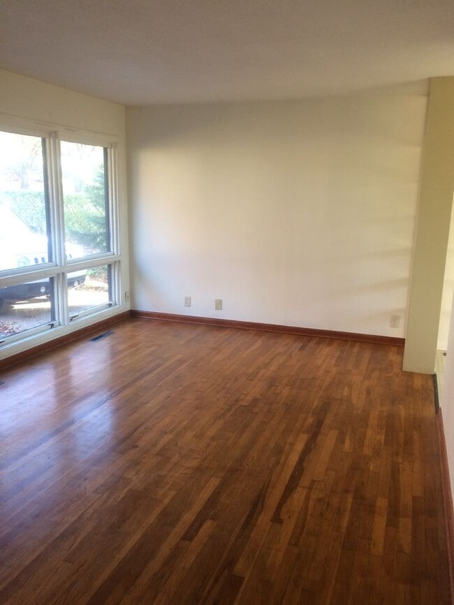 Building Photo - 2003 Stratford Rd