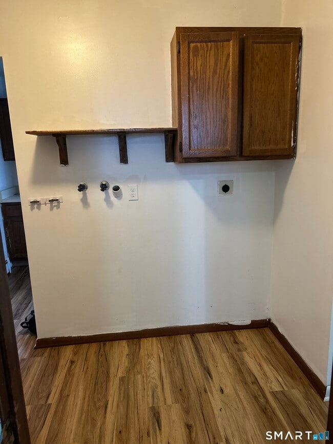 Building Photo - 66 York St