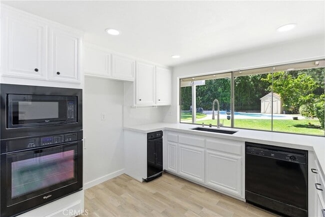 Building Photo - 5415 E Willowick Cir