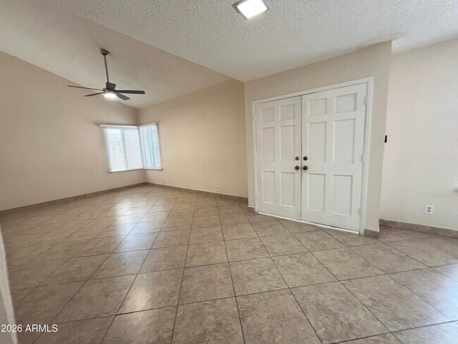 Building Photo - 4014 W Christy Dr