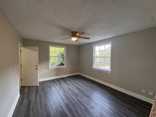 Building Photo - 1715 Perry St