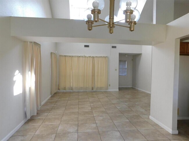 Building Photo - 2206 Laurel Land Ln